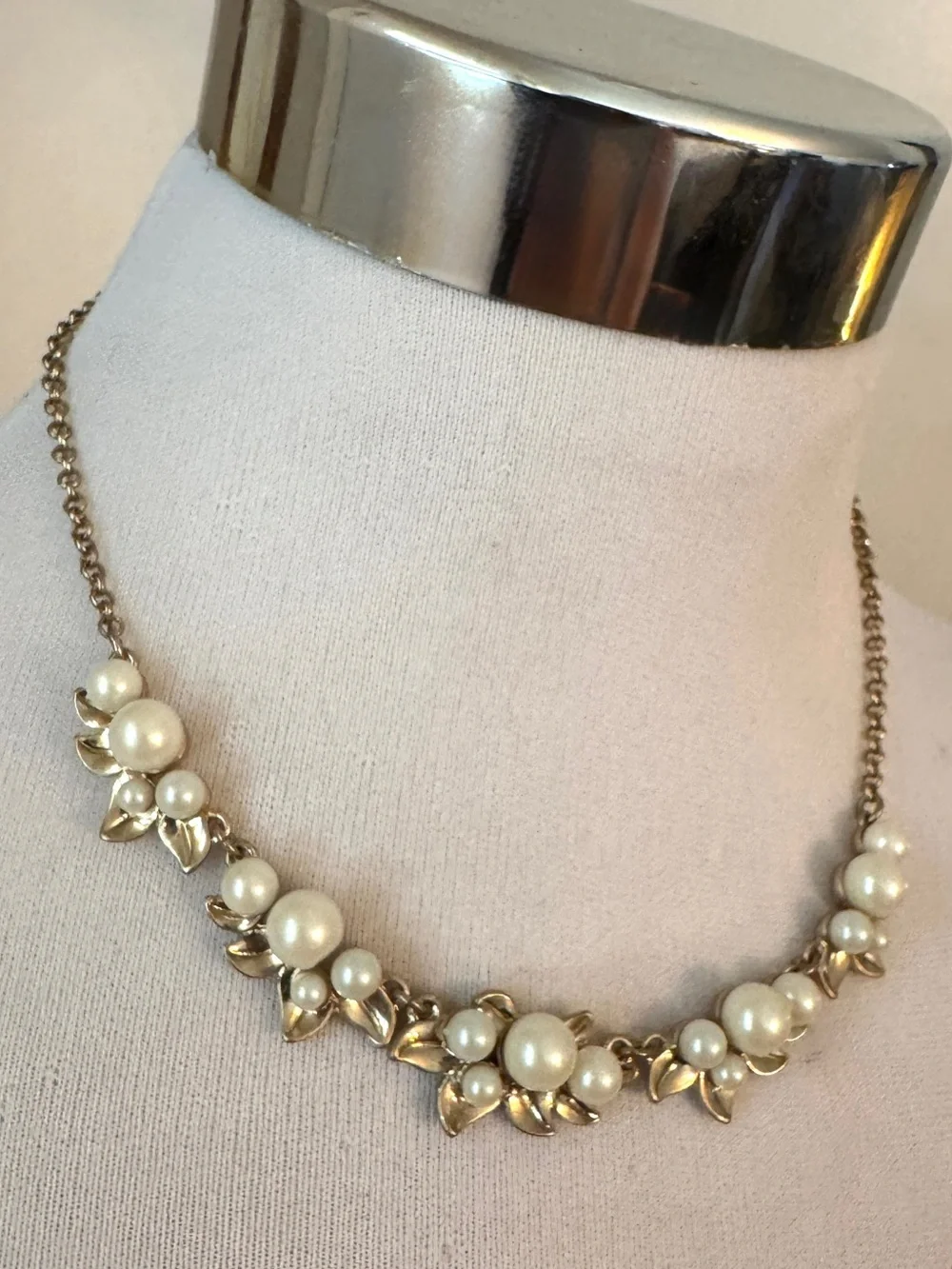 Gold-Tone Pearl Cluster Necklace Brooks Brothers 18” Romantic Chic